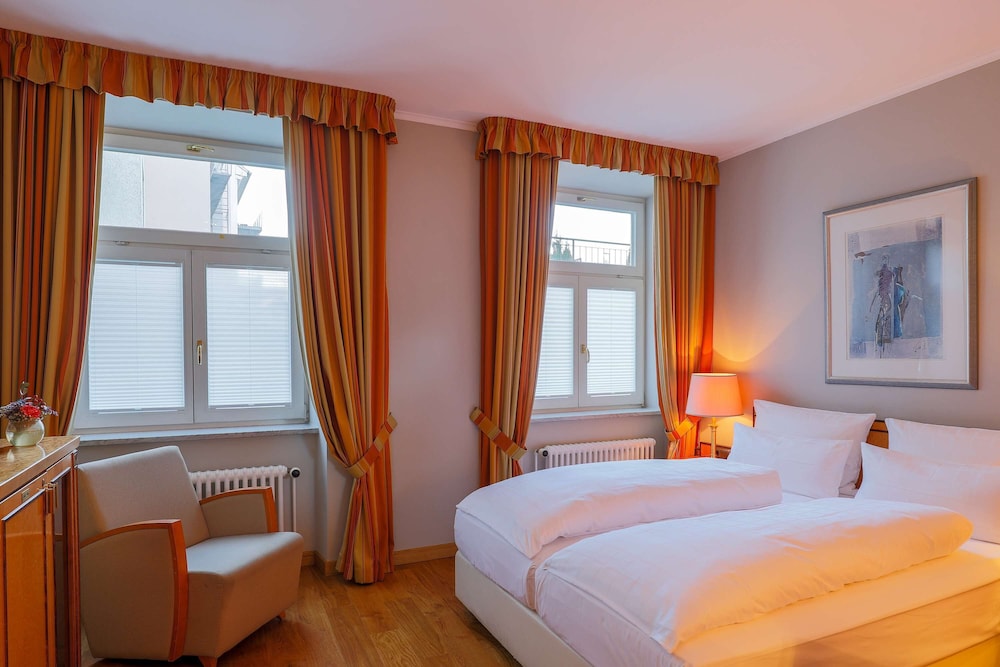 HALM KONSTANZ(FORMERLY ARCADIA HOTEL HALM KONSTANZ) 12/67