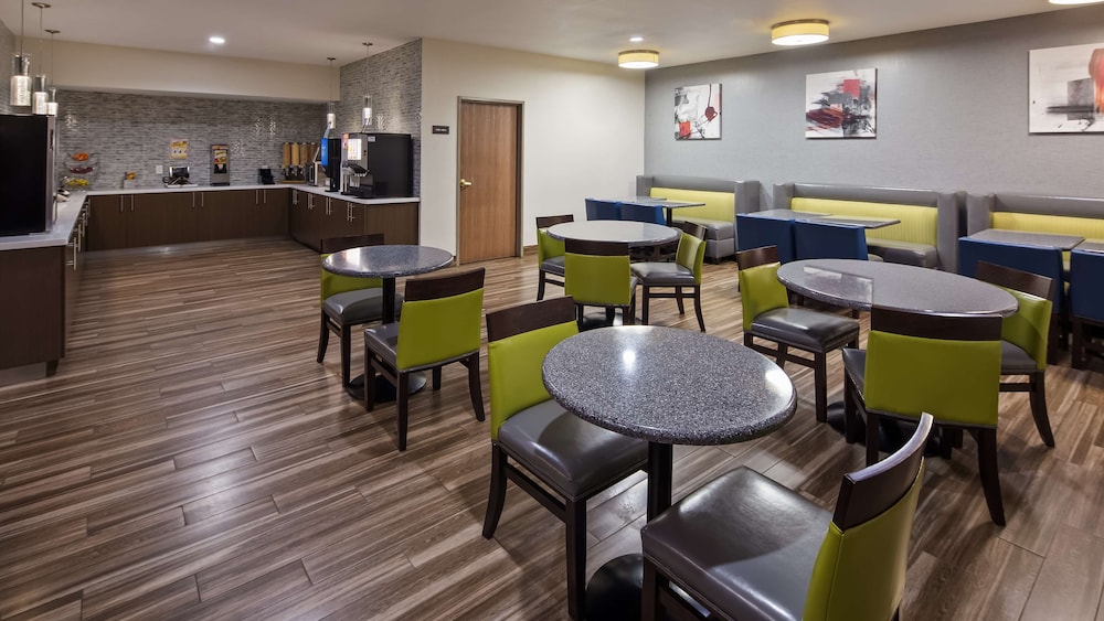 Best Western Plus Mansfield Inn & Suites 31/34