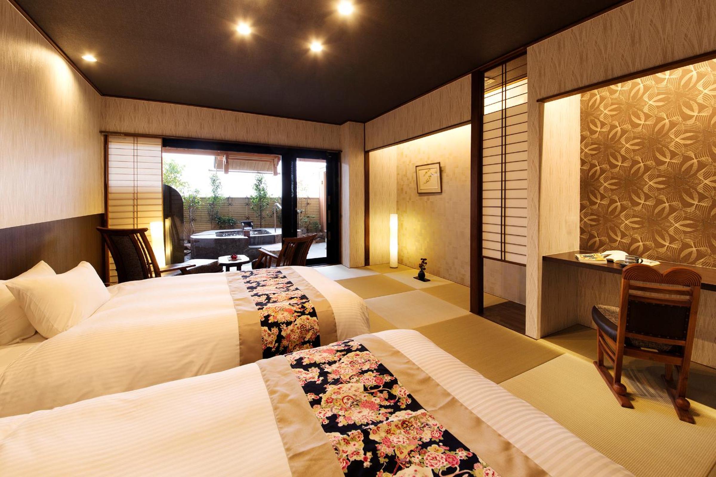 Room, Twin Beds