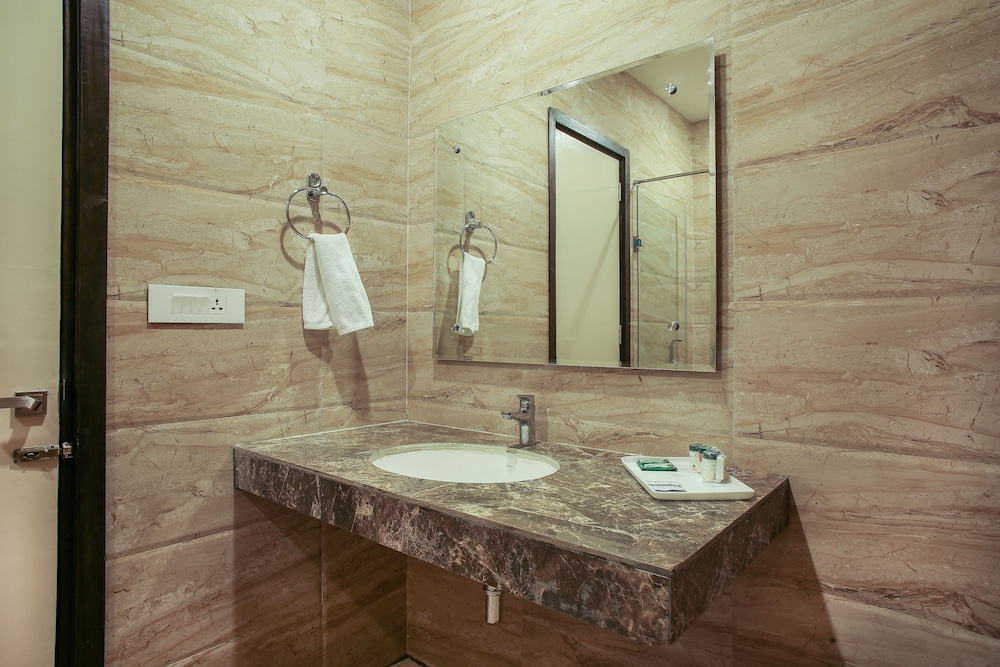 Hotel The Royal Krishna 46/47