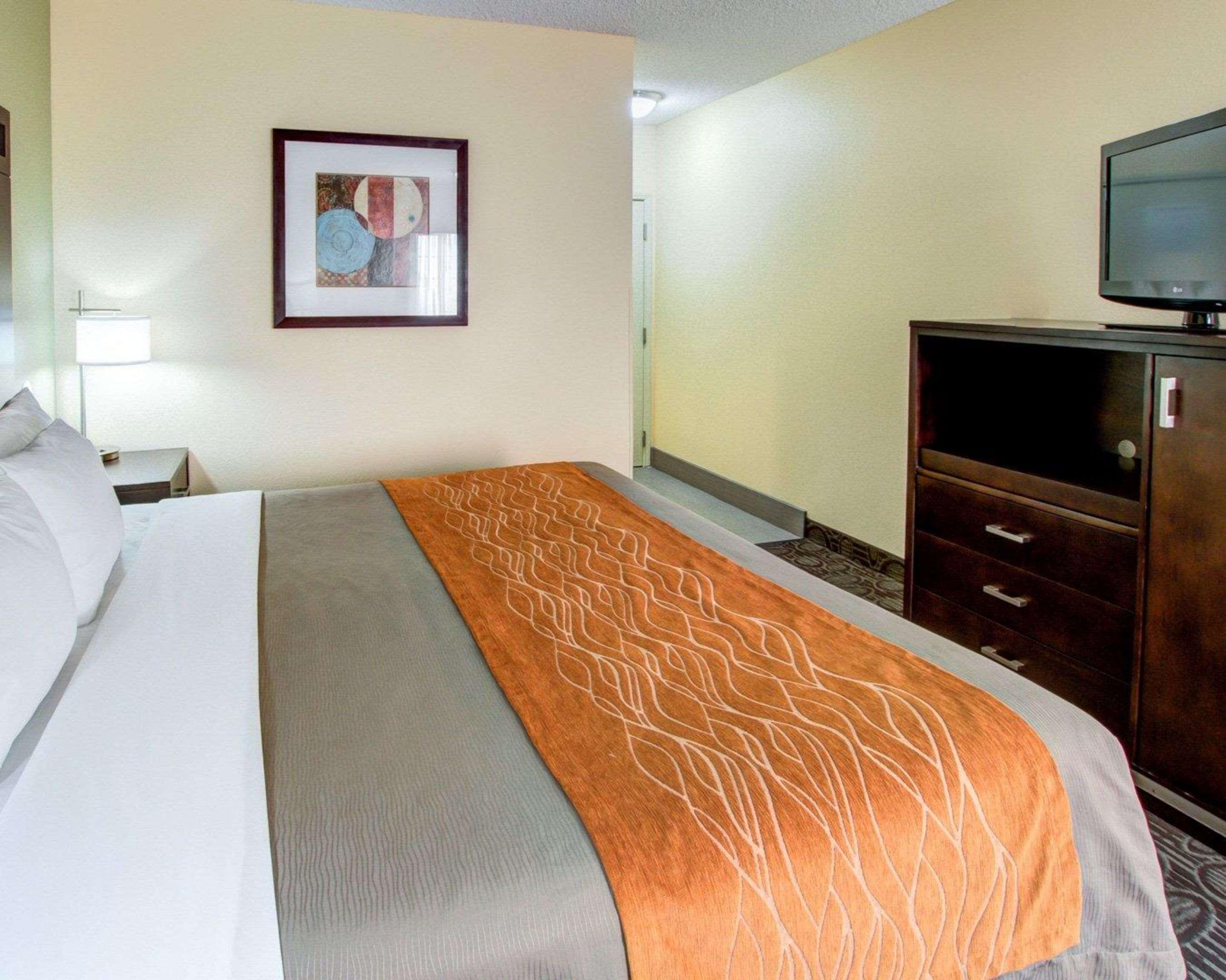 ROOM, KING BED