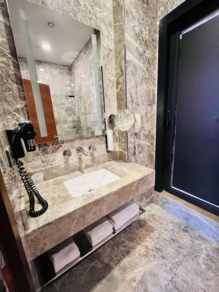 Inera Hotel 40/42