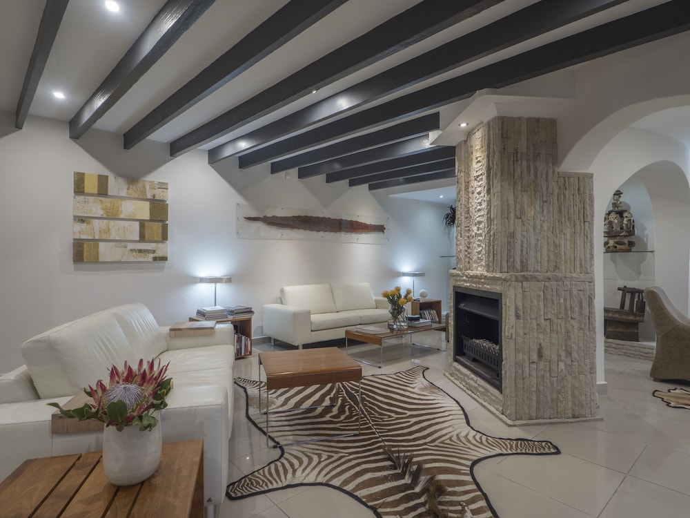 Villa Afrikana Guest Suites 67/88
