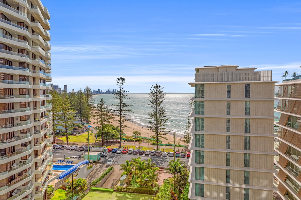 Burleigh Beach Tower 41/49
