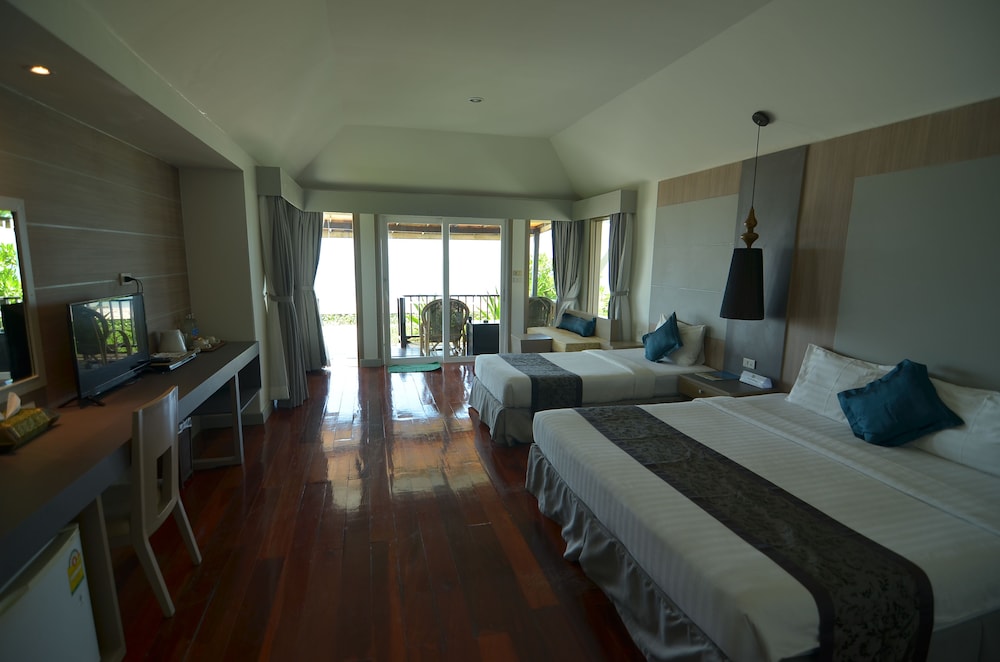 Room, Queen Bed, Beach Front