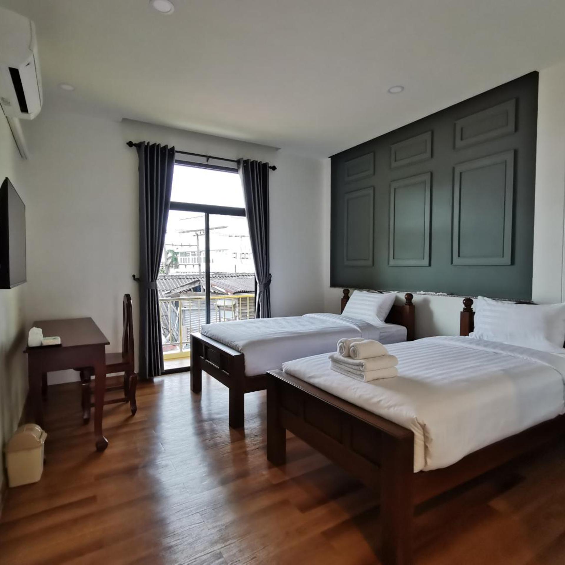 Racha Khong Hotel 11/40