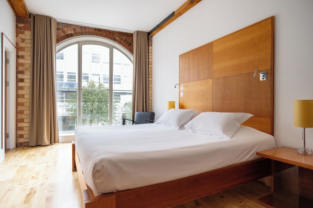 ROOM, KING BED