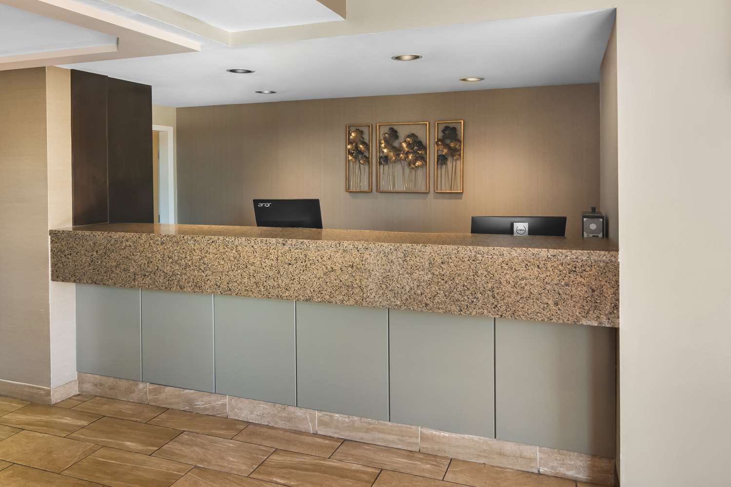 Best Western Plus Osoyoos Hotel And Suites 2/50
