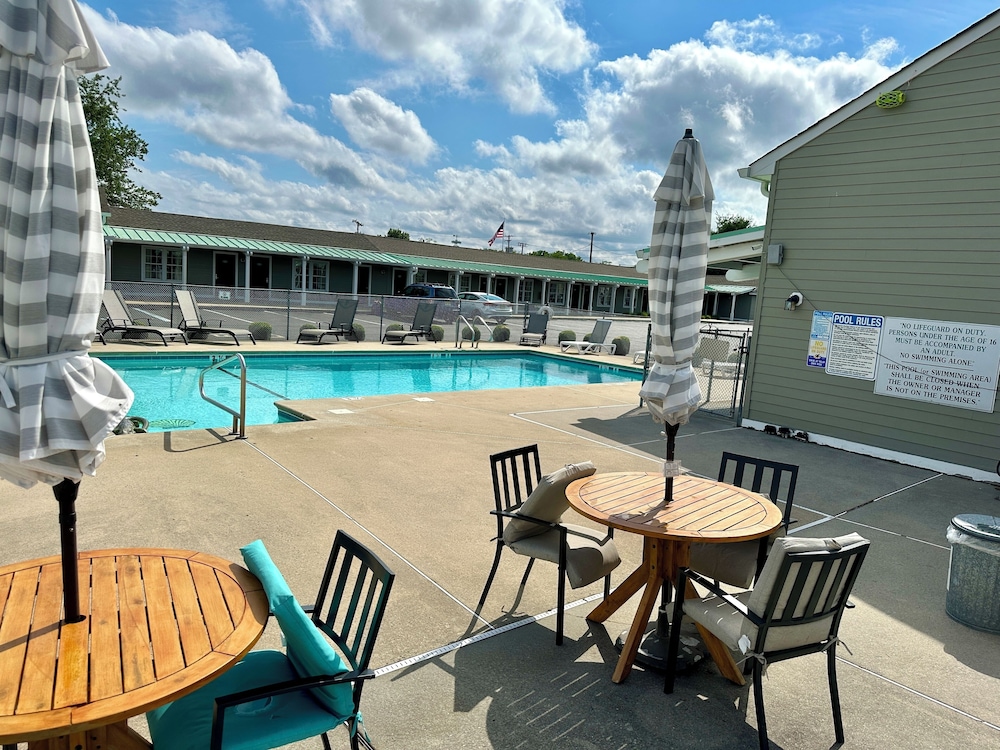 Sea Girt Lodge 55/72