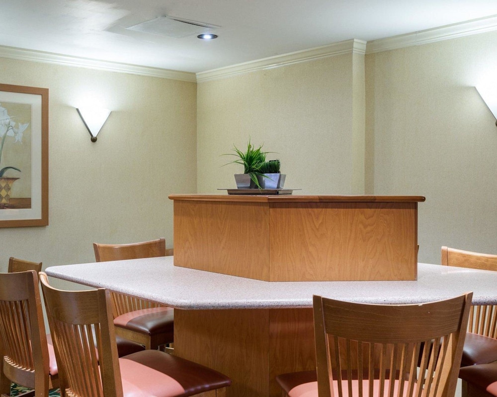 Quality Inn Newark 33/36