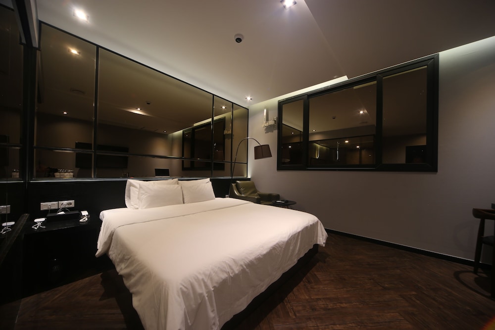 Brown Dot Hotel Beom il 11/30
