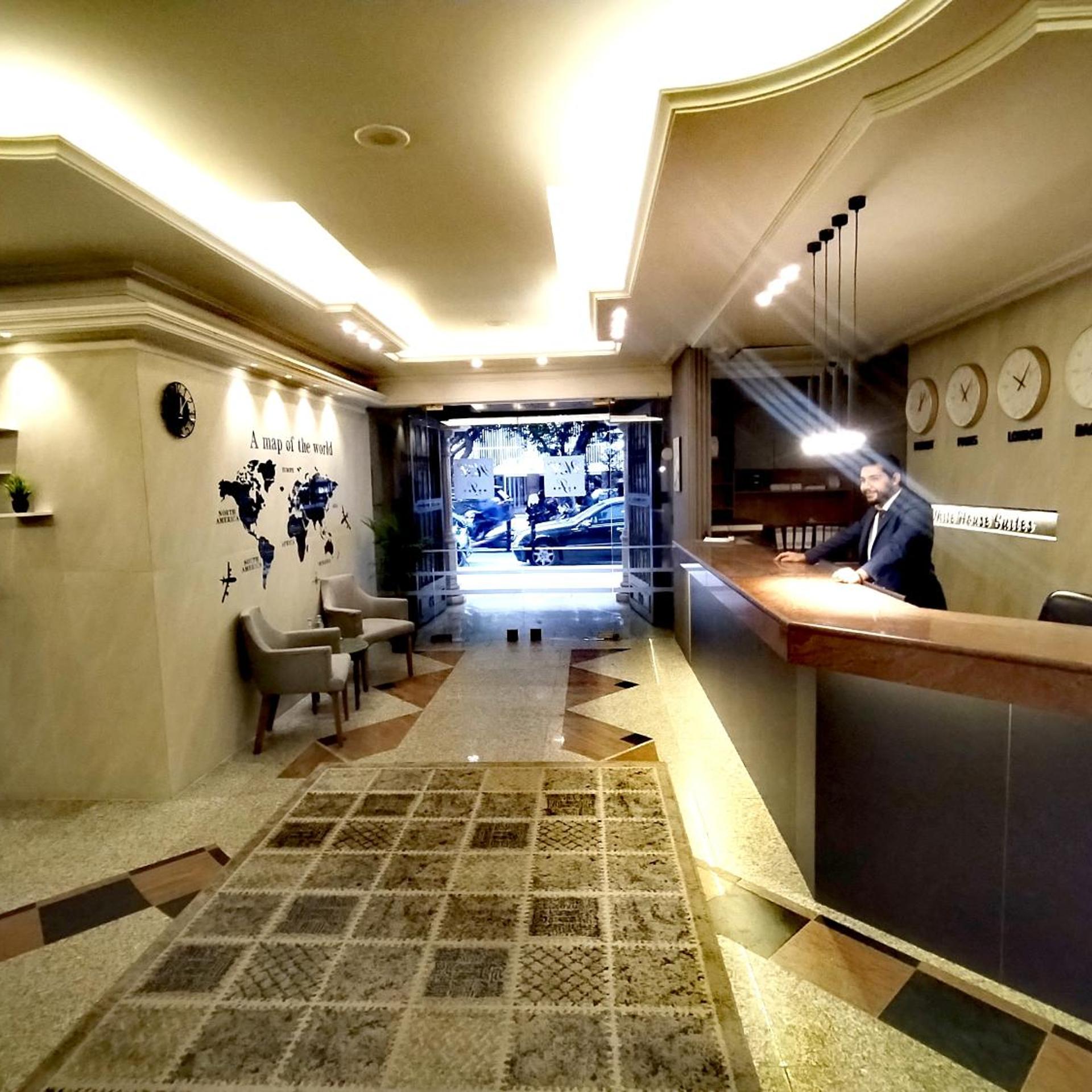 White House Suites 8/58