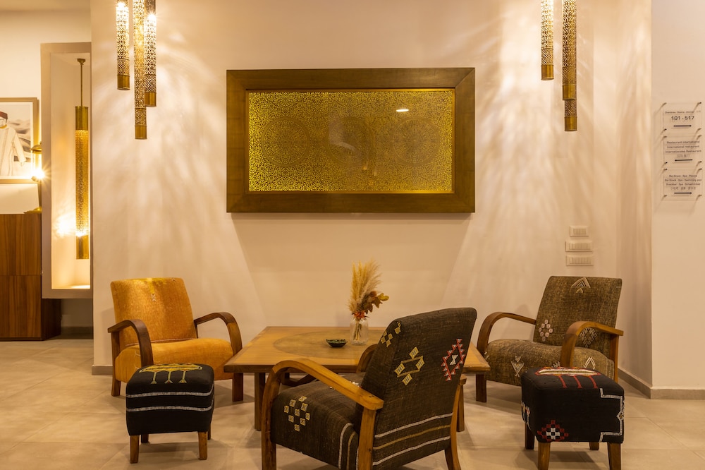 Dellarosa Boutique Hotel & Spa 62/70
