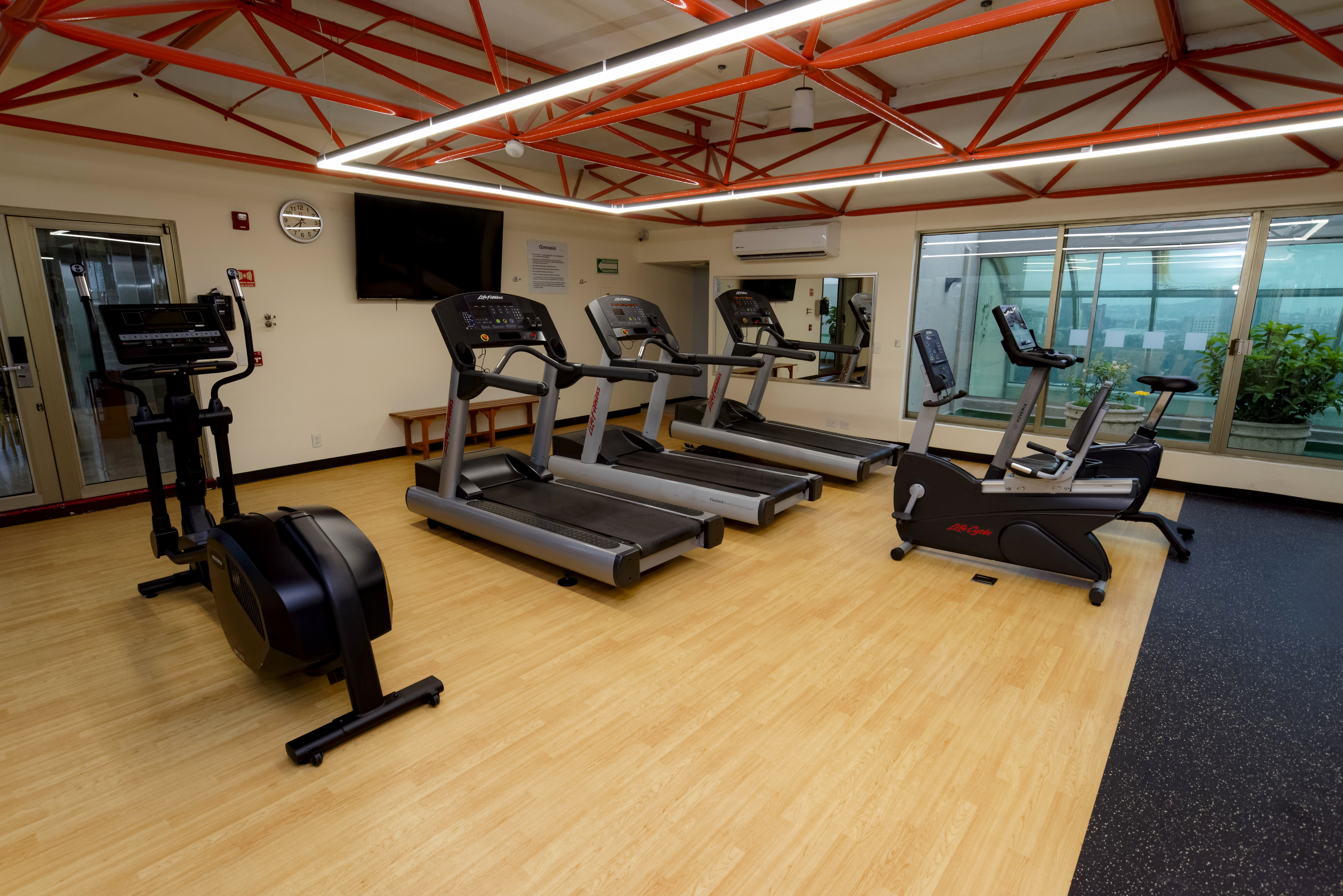 HOLIDAY INN SELECT GUADALAJARA 45/72