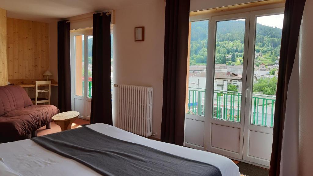 HÔTEL DE LA ROUTE VERTE 5/47