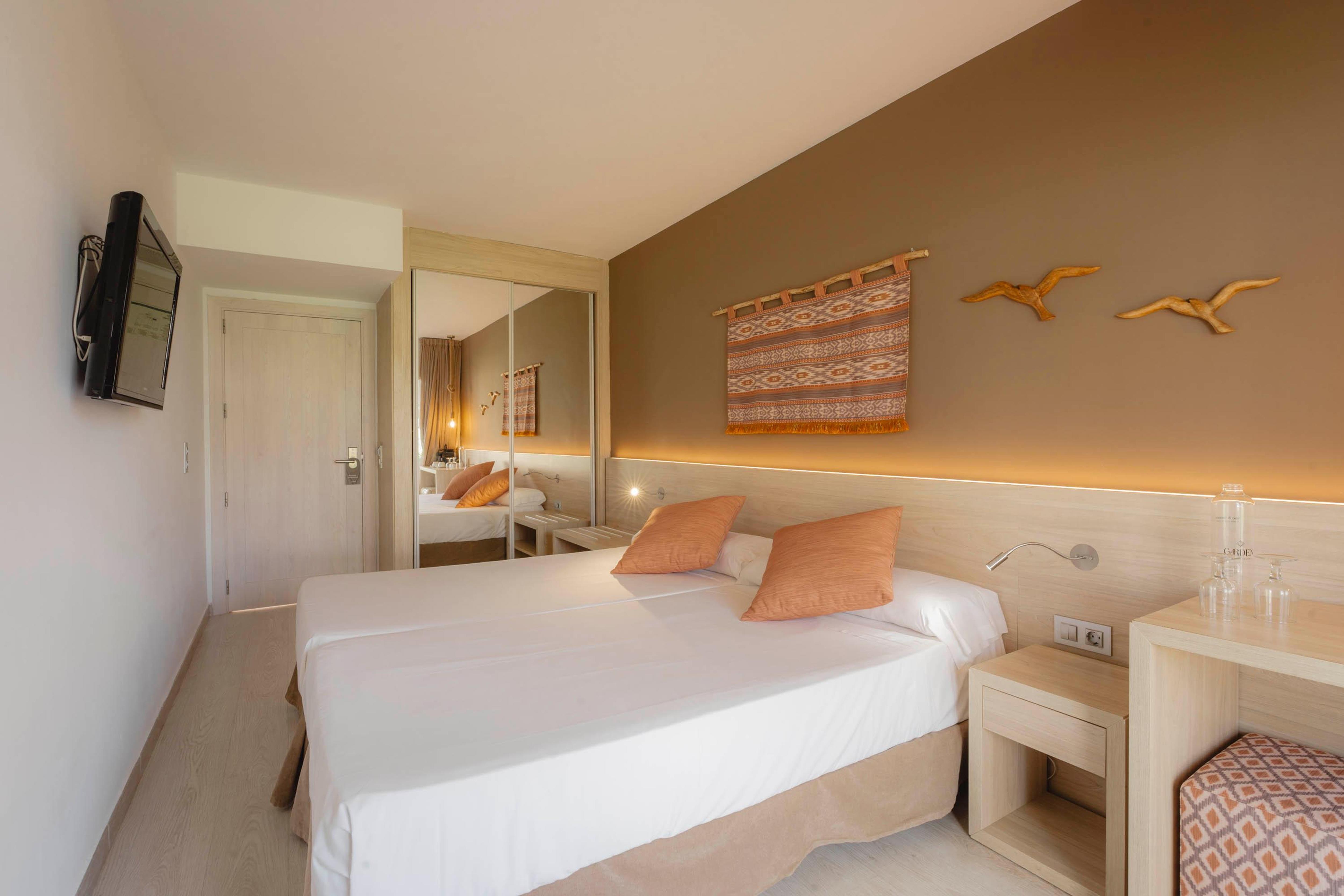 Room, Double Bed, Balcony or Terrace
