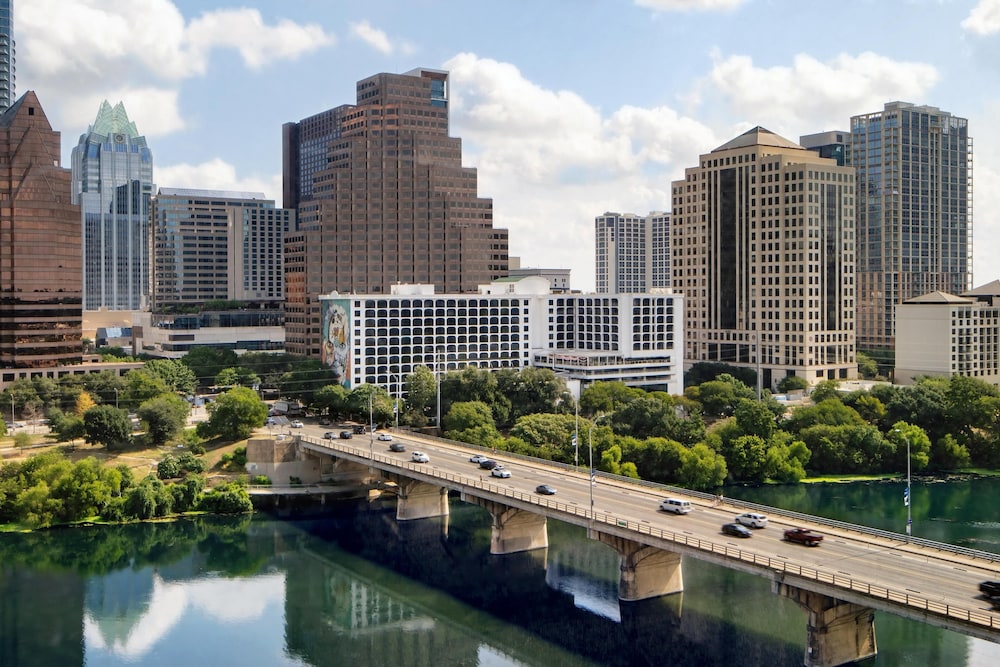 Hyatt Regency Austin 74/77