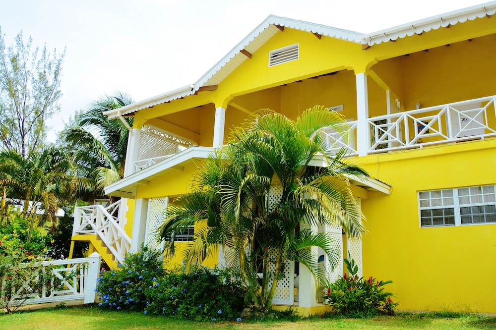 Beachcombers Hotel 4/77