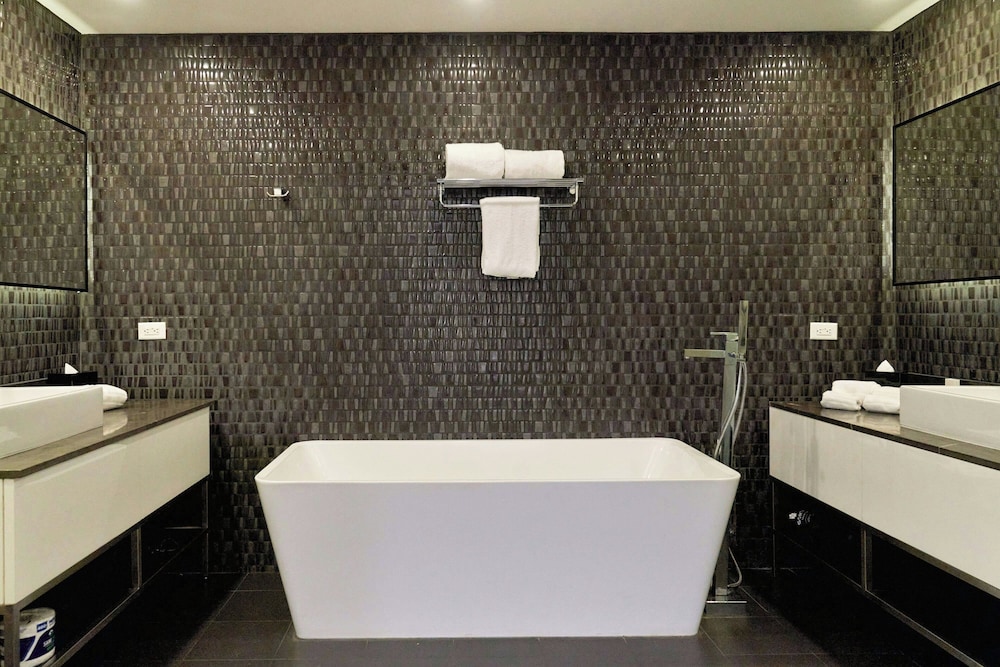 جناح بسريرين مزدوجين بإطلالة على المدينة بغرفتي نوم، Sortis Hotel, Spa & Casino 4/5