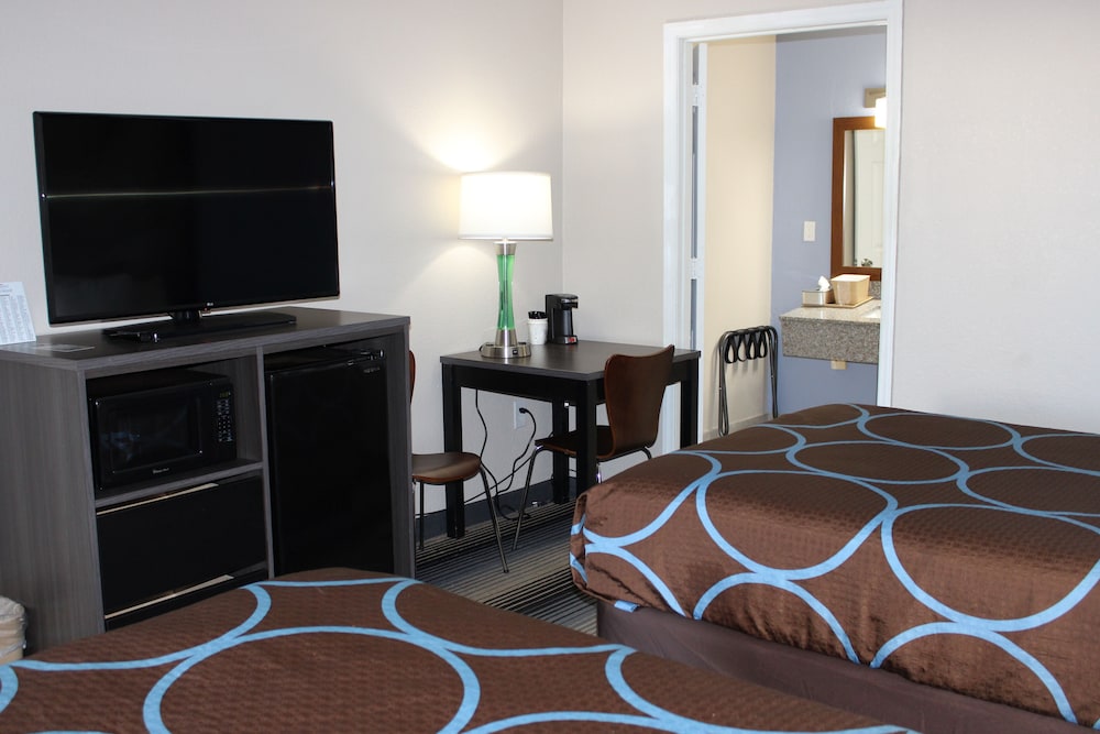 Super 8 by Wyndham Morganton 34/50