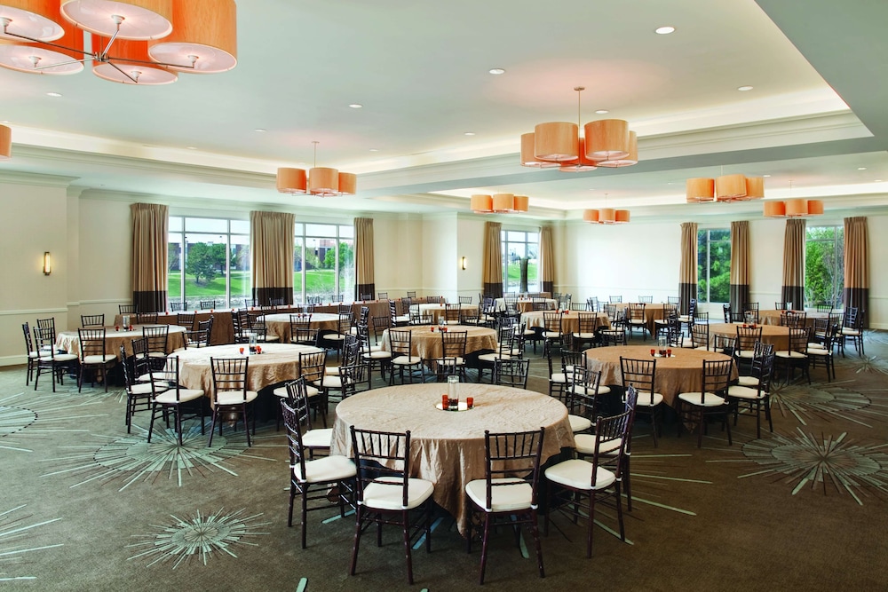 Hyatt Regency Wichita 60/80