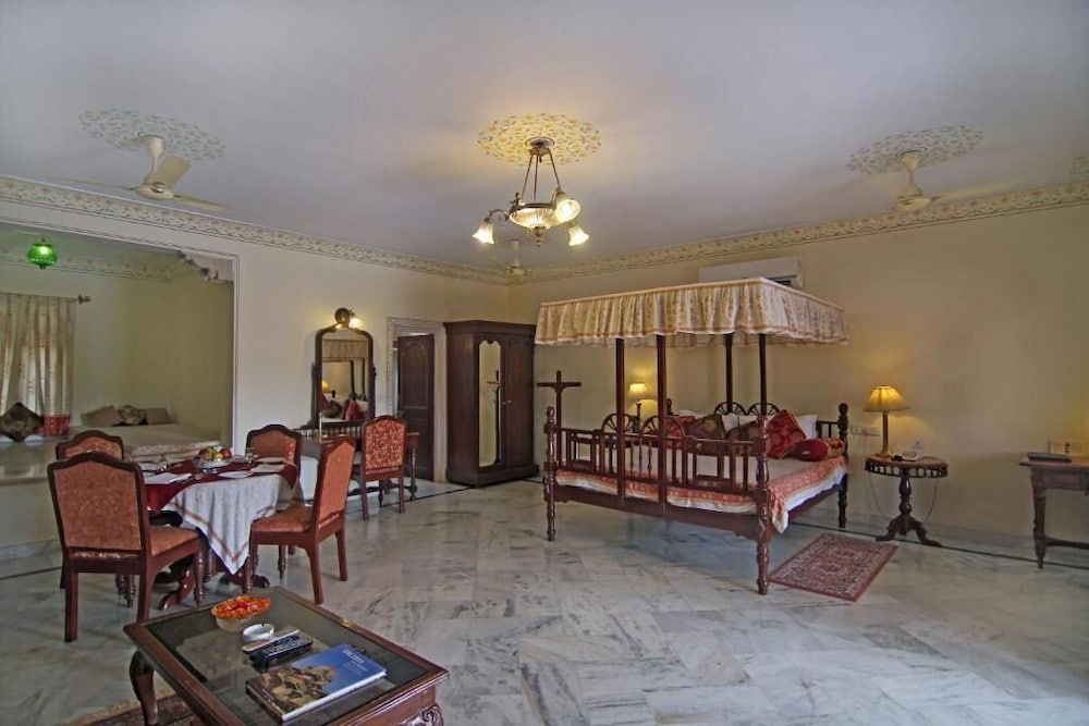 AMAR MAHAL 24/35
