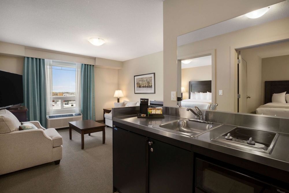 Ramada By Wyndham Emerald Park/Regina East 36/49