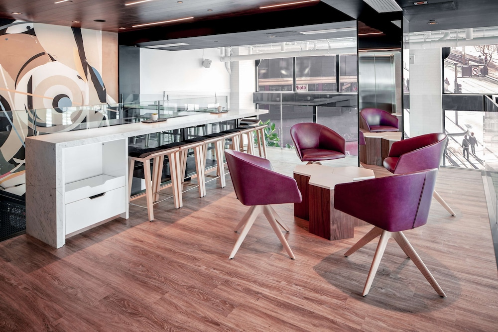 YOTEL San Francisco, Select by Hilton 63/76