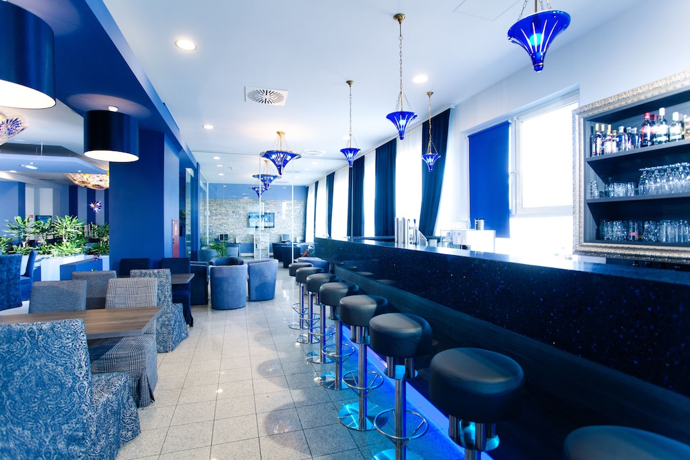Lenas Donau Hotel 28/47