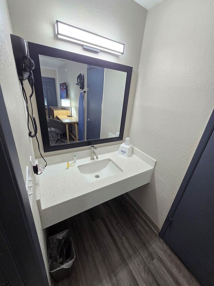 Days Inn by Wyndham Wichita Falls 50/50