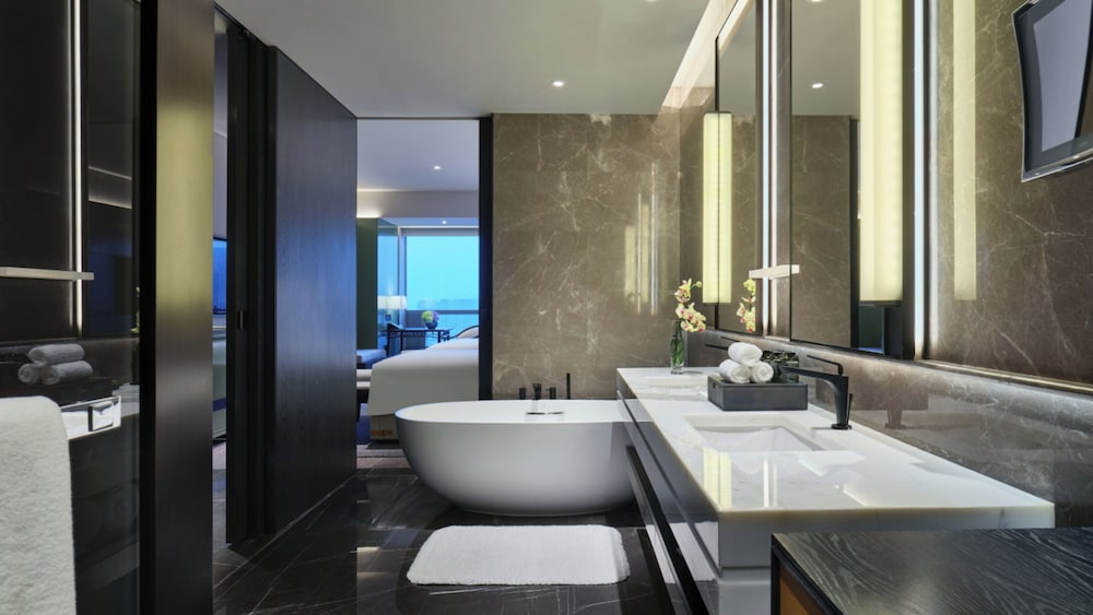 Junior Suite, King Bed