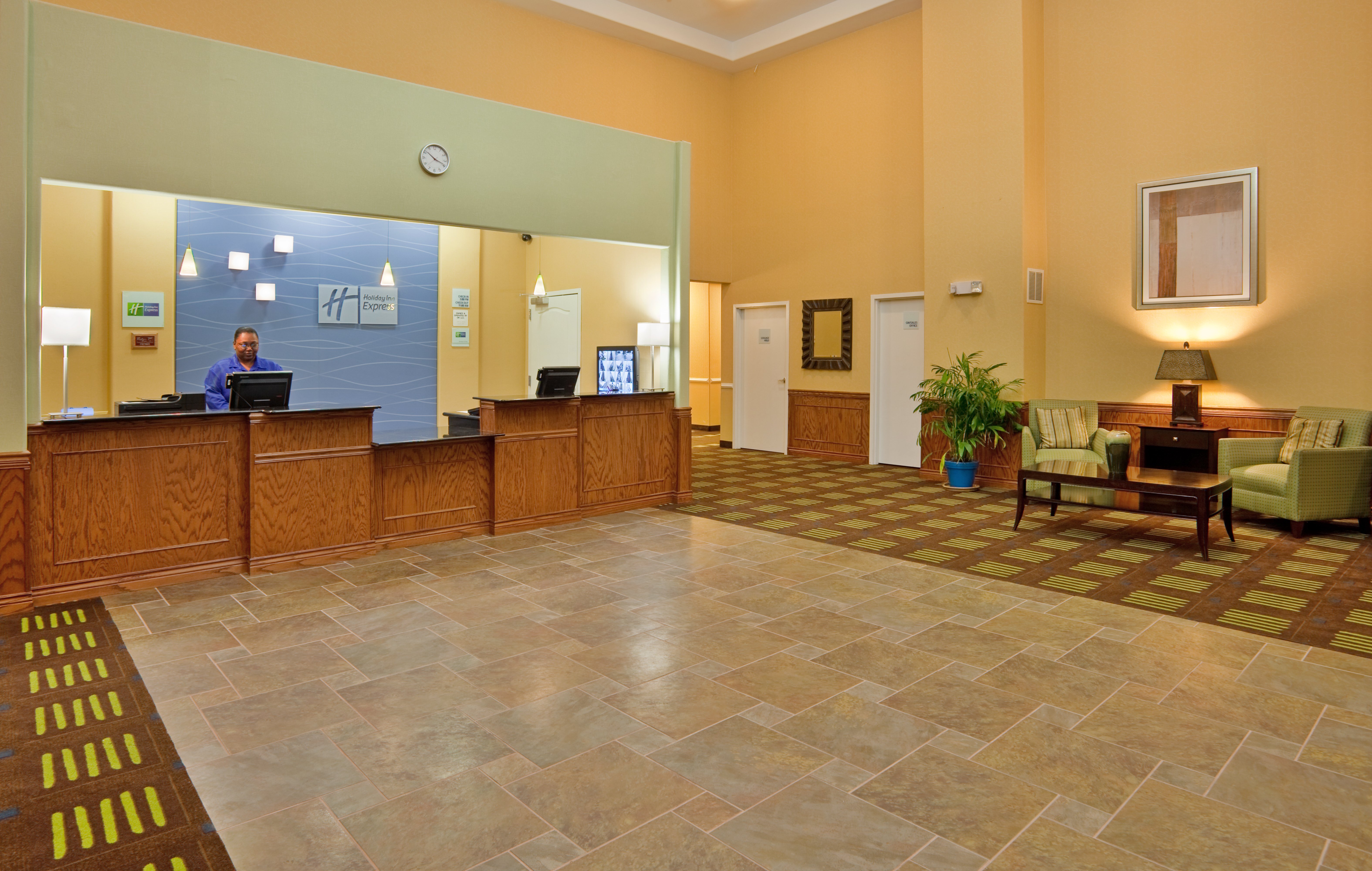 Holiday Inn Express Hotel Amp Stes Kansas City Sports Complex 7/55