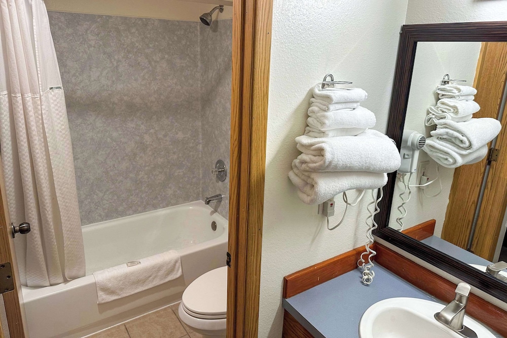 Econo Lodge Edmonds North Seattle, WA 39/39
