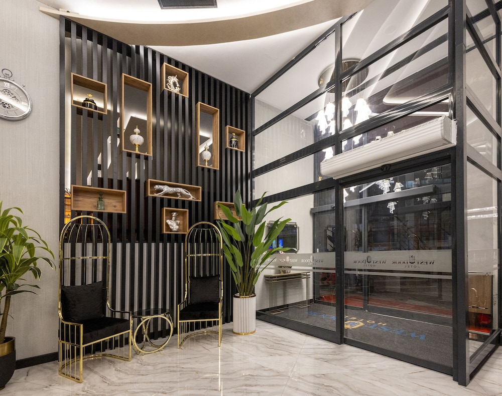 Westdoor Hotel 34/50