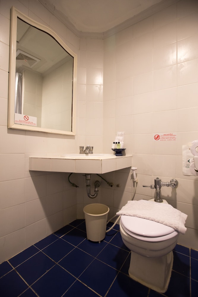 C H Hotel 49/49
