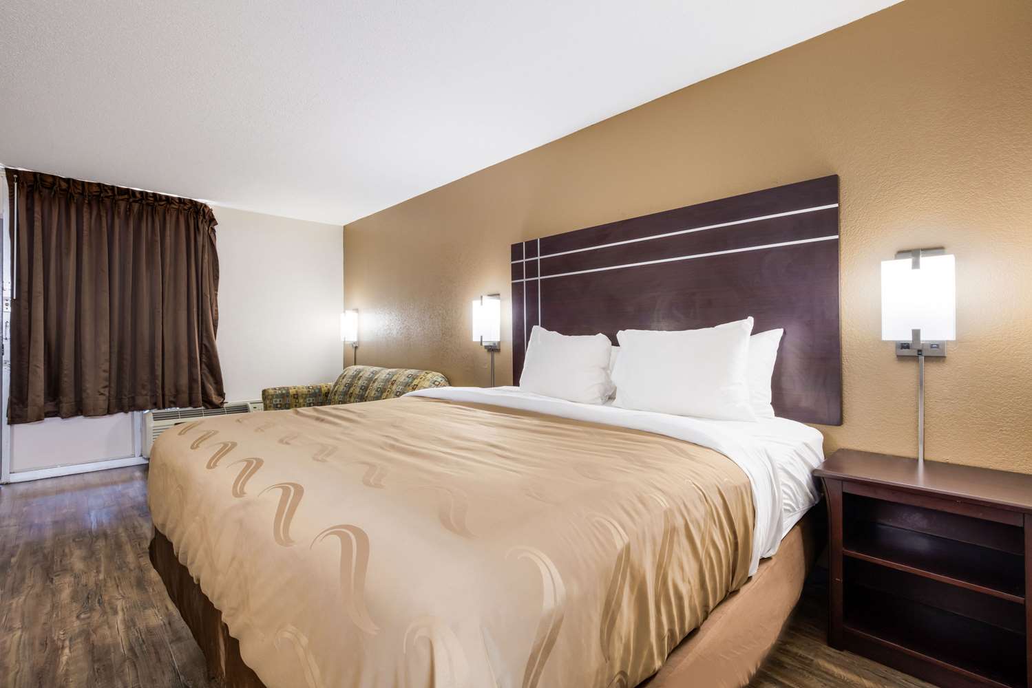 Efficiency, King Bed