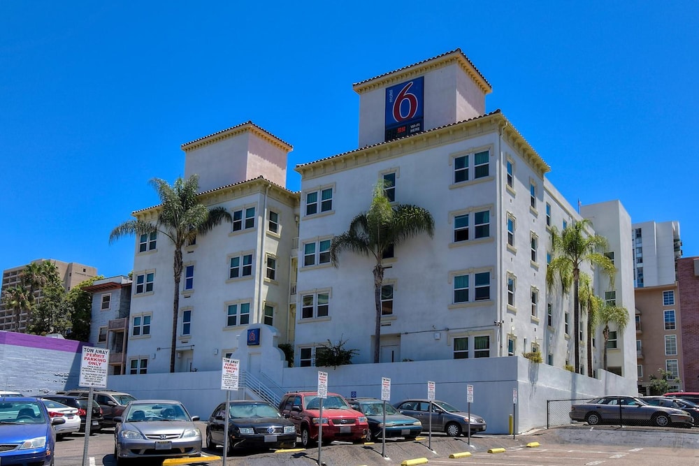 Motel6 San Diego, CA - Downtown 36/50