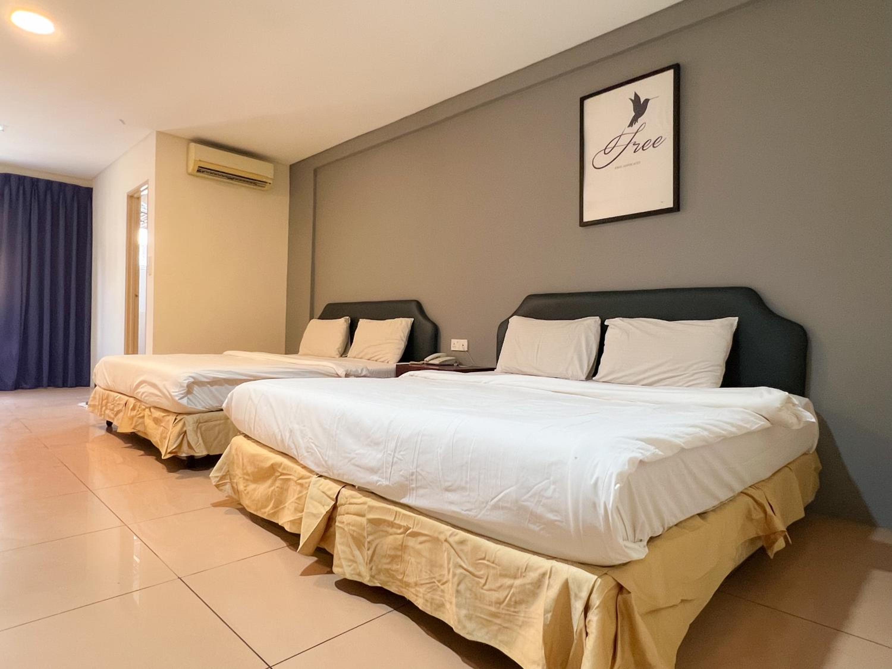OYO 43955 N9 Business Hotel 15/27