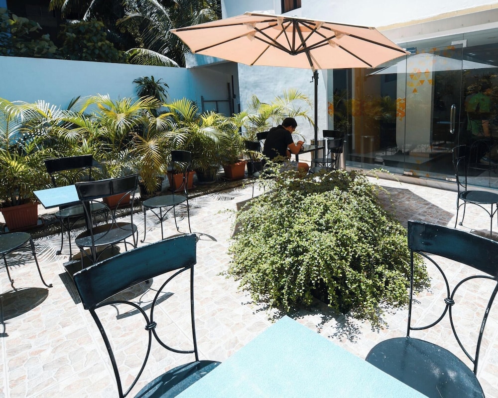 Travelbee Fuente Inn 42/52