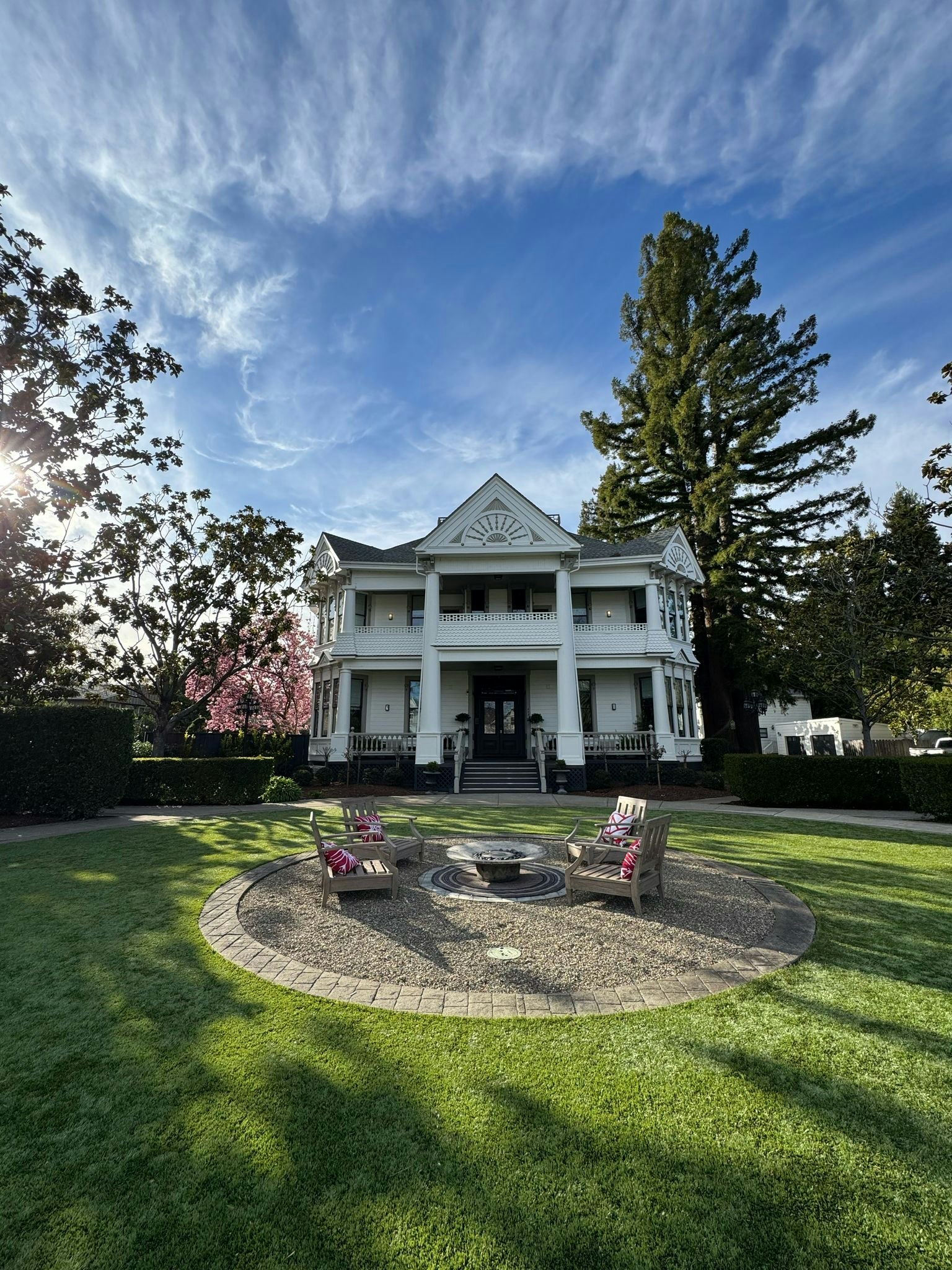 The White House Inn 57/59