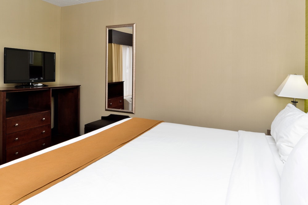 Holiday Inn Express And Suites Indianapolis W Airport Area 19/65