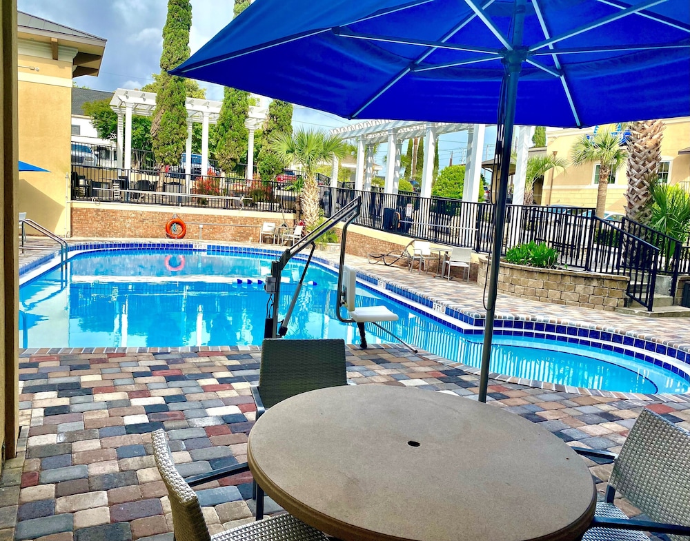 Days Inn By Wyndham Pensacola - Historic Downtown 24/41