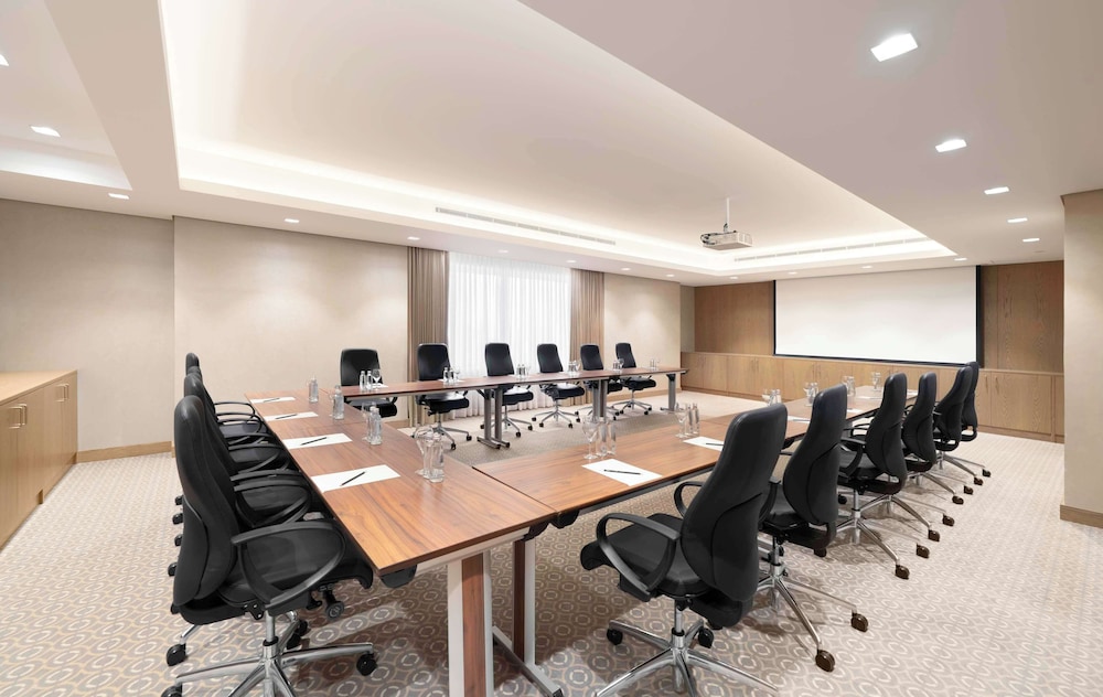 كراون بلازا الرياض منهال(Radisson Blu Hotel and Convention Center, Riyadh Minhal) 57/67