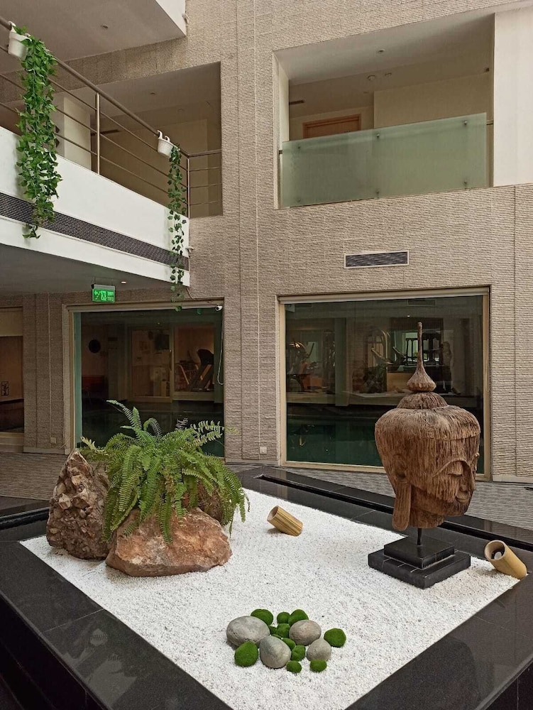 Avalon Courtyard Residence 5/31