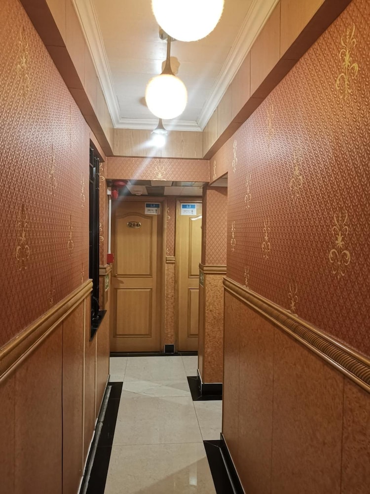 Pay-Less Guest House 8/50
