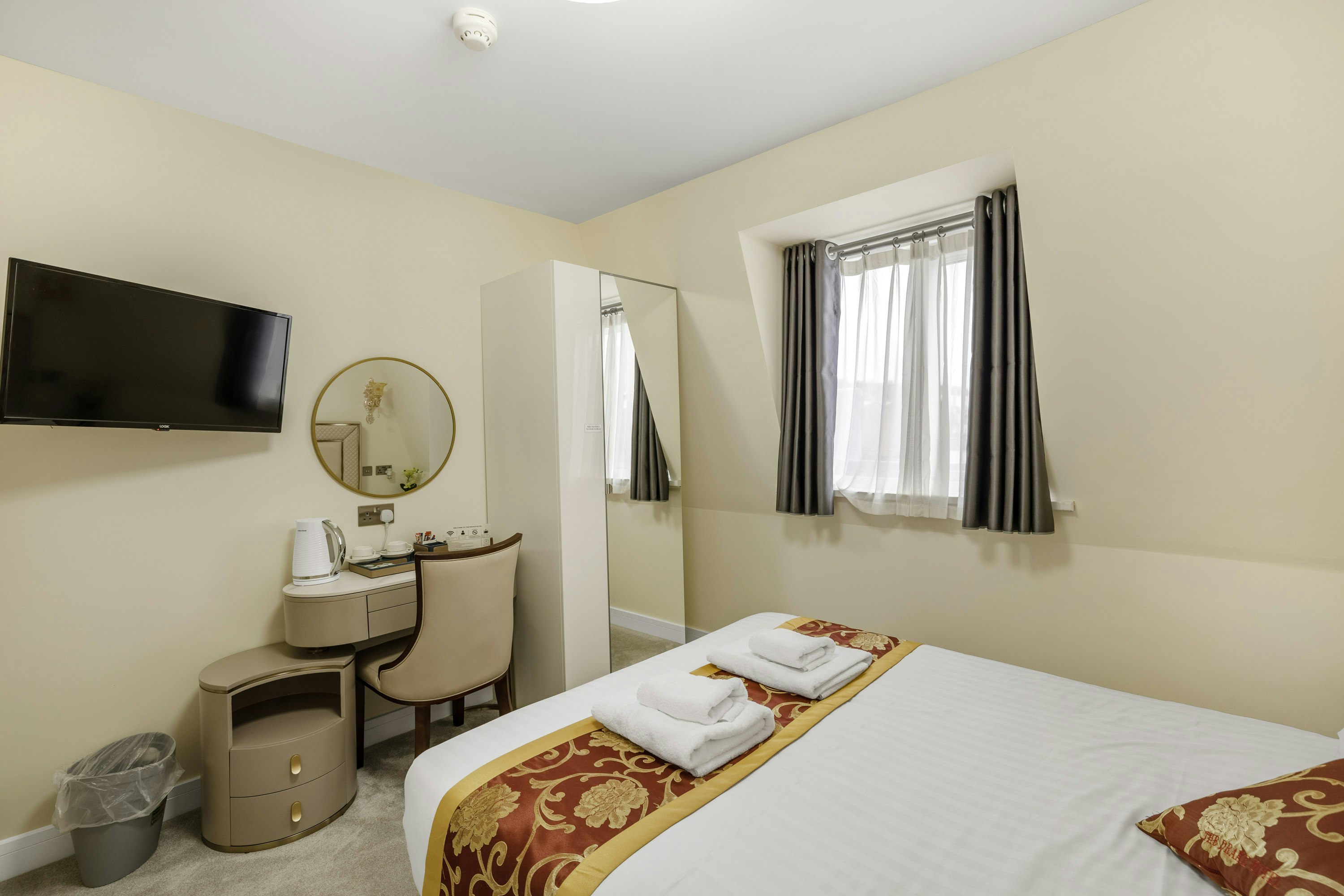 The Drake Hotel Plymouth 24/48