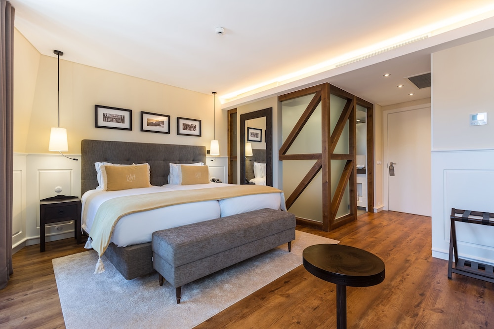 SUPERIOR, DOUBLE OR TWIN BED