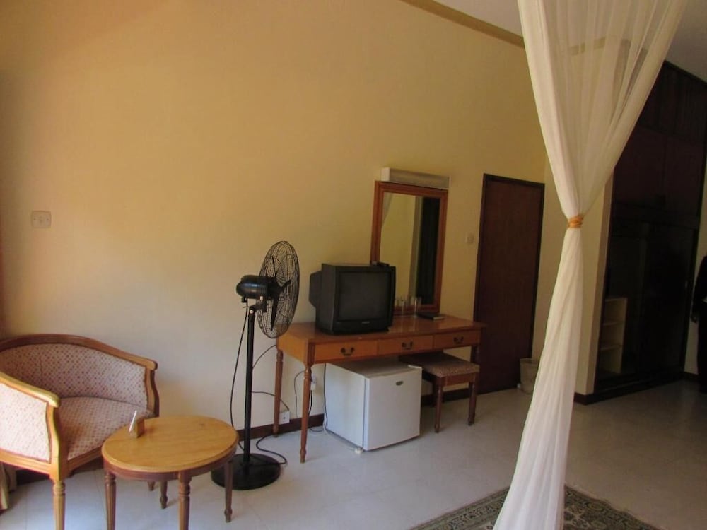 The Equator Hotel 37/60