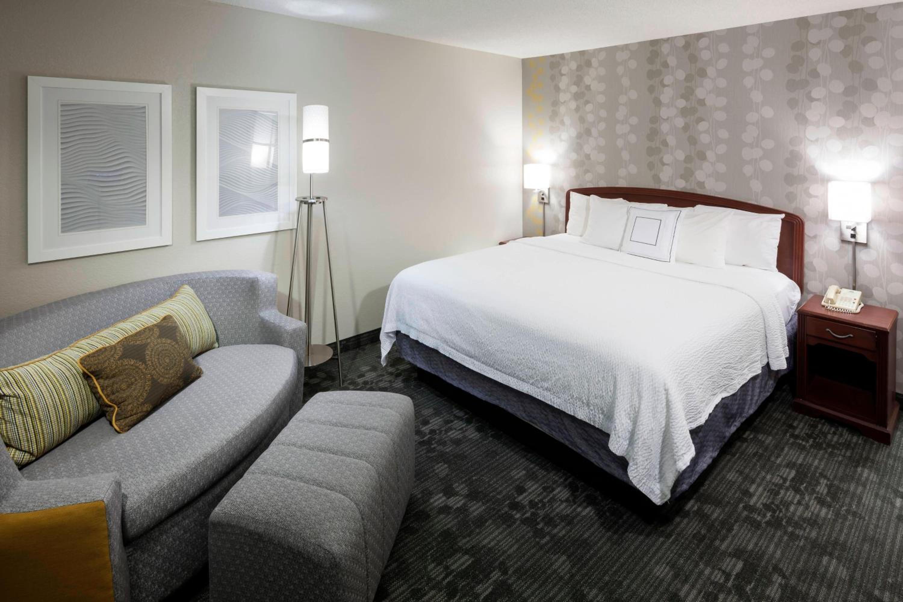 Suite, King Bed, Sofa