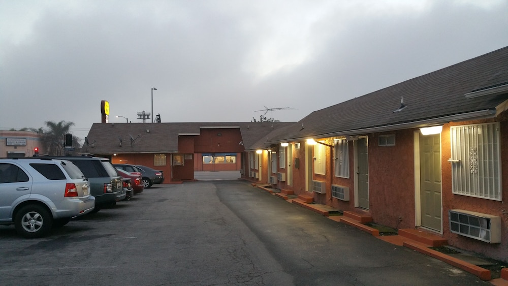 CRENSHAW INN MOTEL 18/21